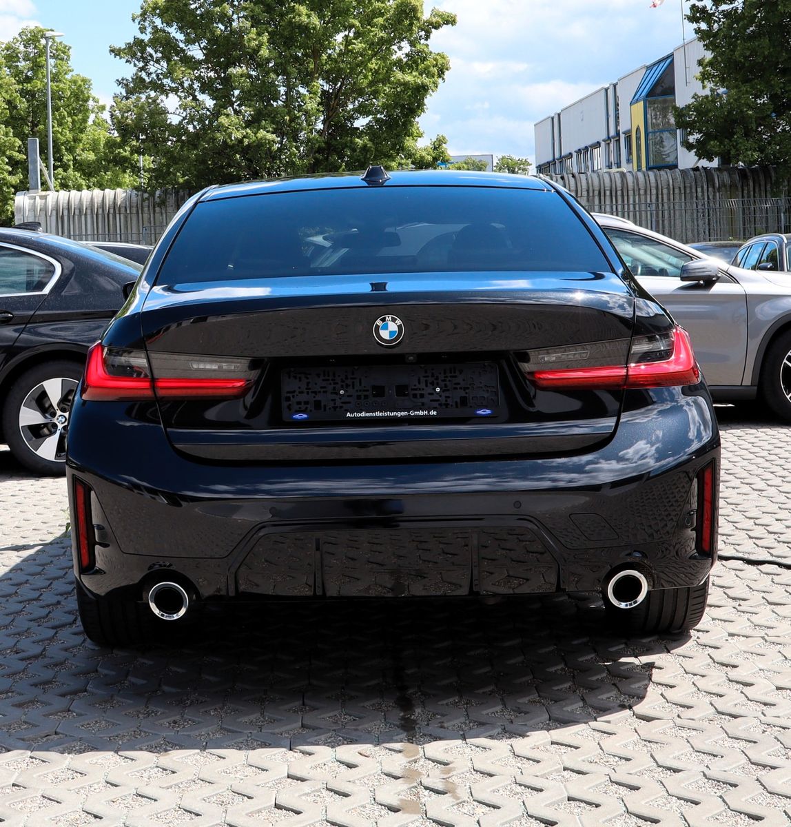 BMW 3 Lim. 320 d xDrive M Sport - Samsaru's Car Outlet