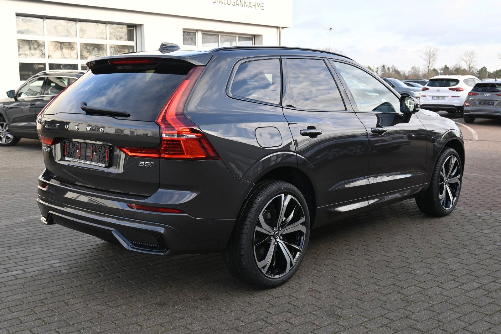 Volvo XC60 B5 AWD Plus Dark*H&K*FSHZG*360°*ACC*AHK
