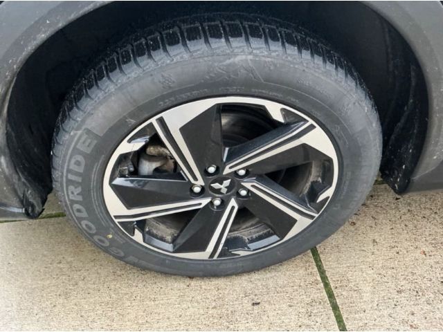 Mitsubishi Eclipse Cross Plus Select Black Hybrid 4WD 2.4 M