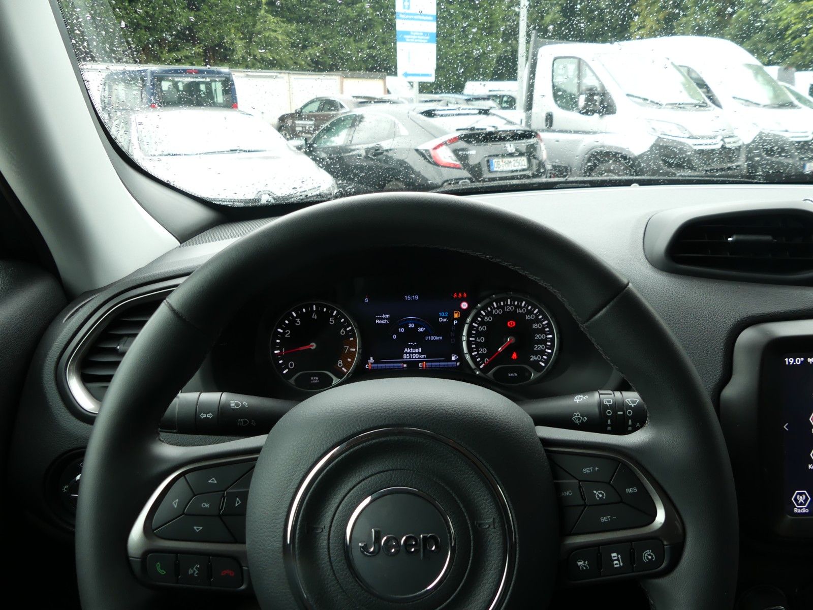 Jeep Renegade Limited FWD - Samsaru's Car Outlet