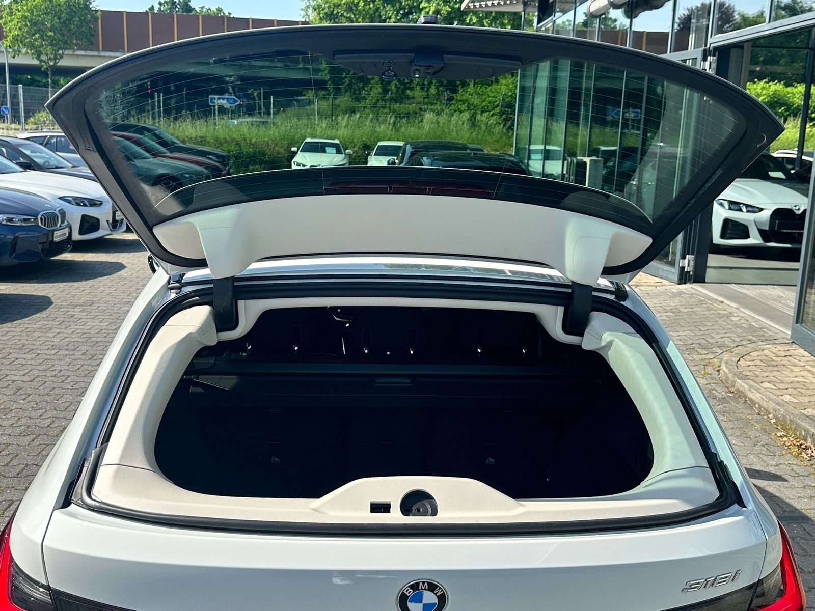 BMW 318i Touring DrivingAssist Stop&Go HeadUp AHK