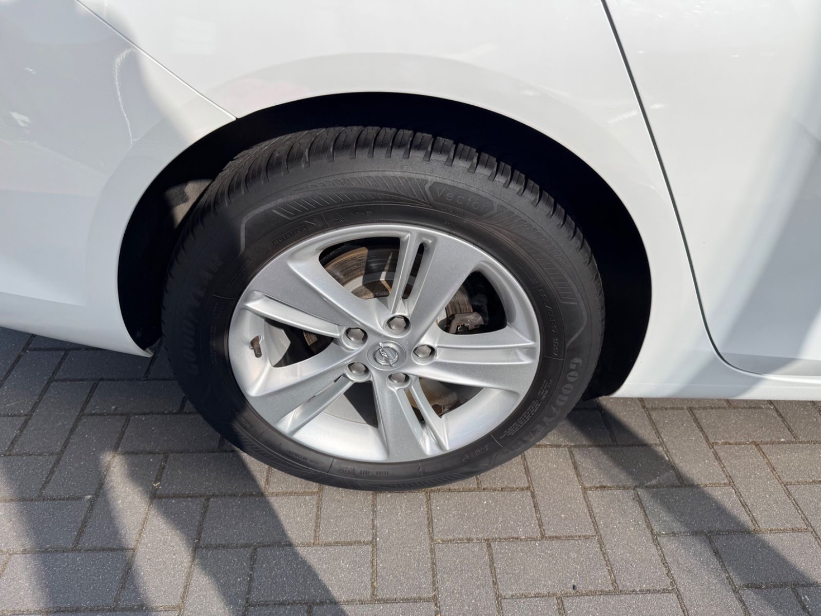 Opel Insignia B Sports Tourer Business - Samsaru's Car Outlet