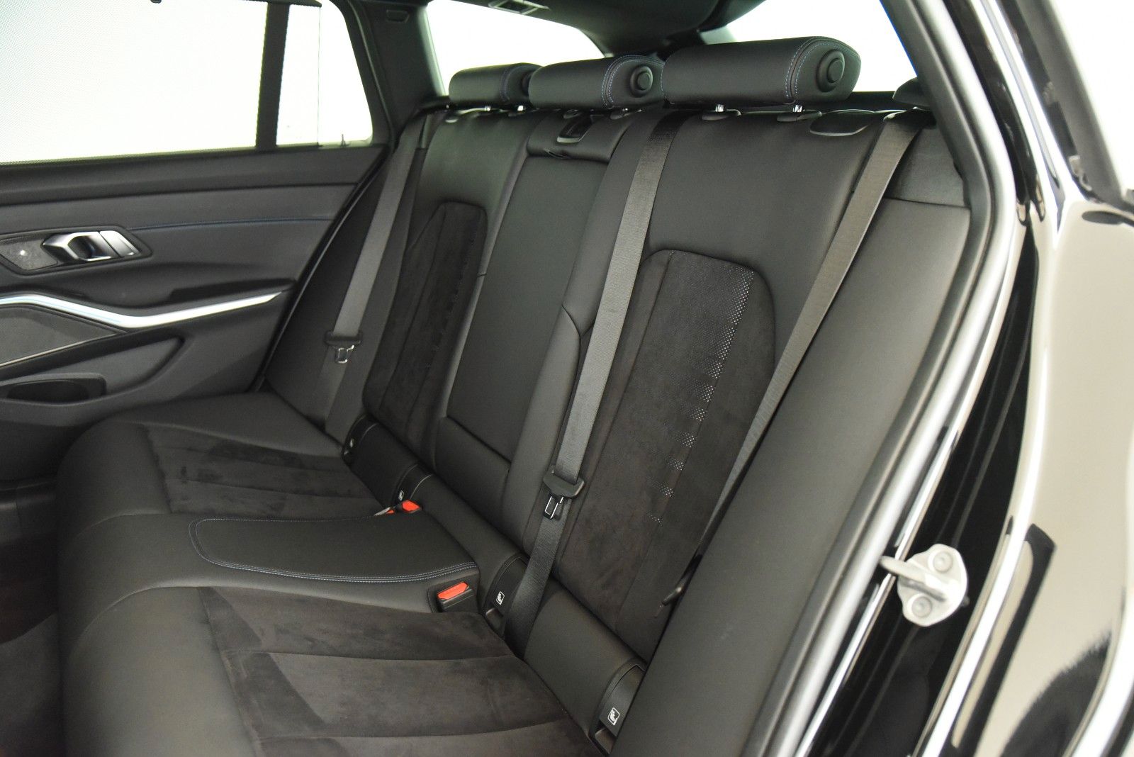 BMW 320d Touring xDrive M Sport - Samsaru's Car Outlet