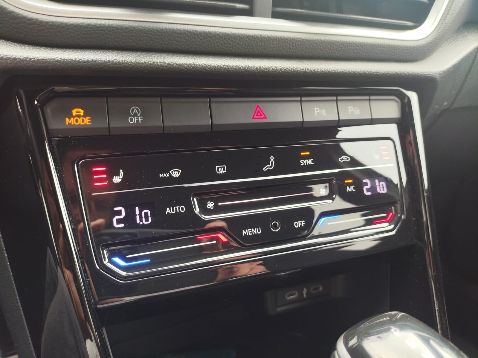 Volkswagen T-Roc 2.0 TDI R-Line - Samsaru's Car Outlet