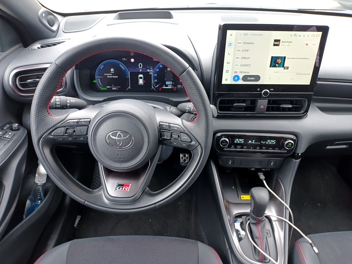 Toyota Yaris 1.5 Hybrid GR SPORT*CARPLAY+LED+KLIMA+PDC+