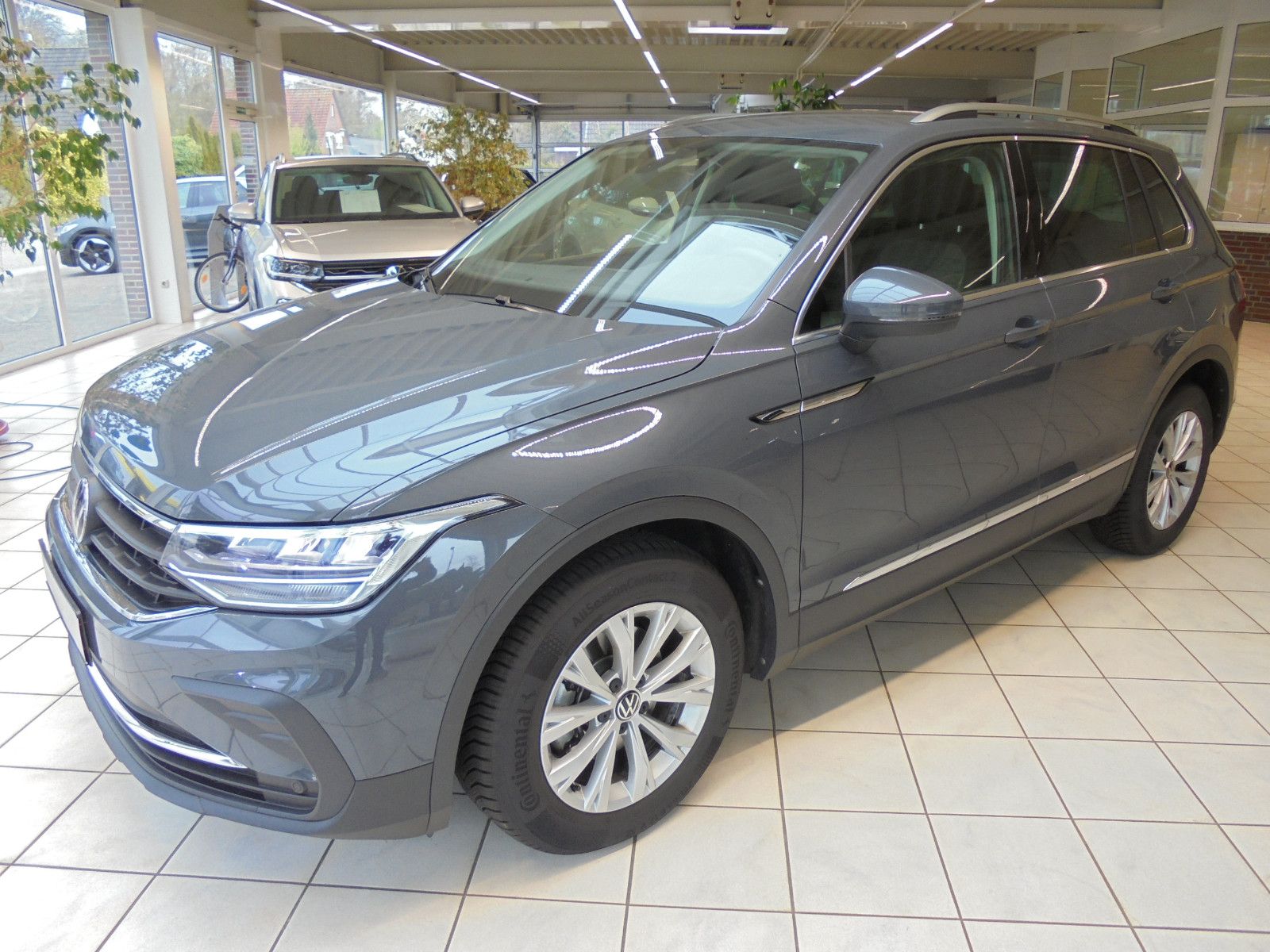 Volkswagen Tiguan Life TDI - Samsaru's Car Outlet