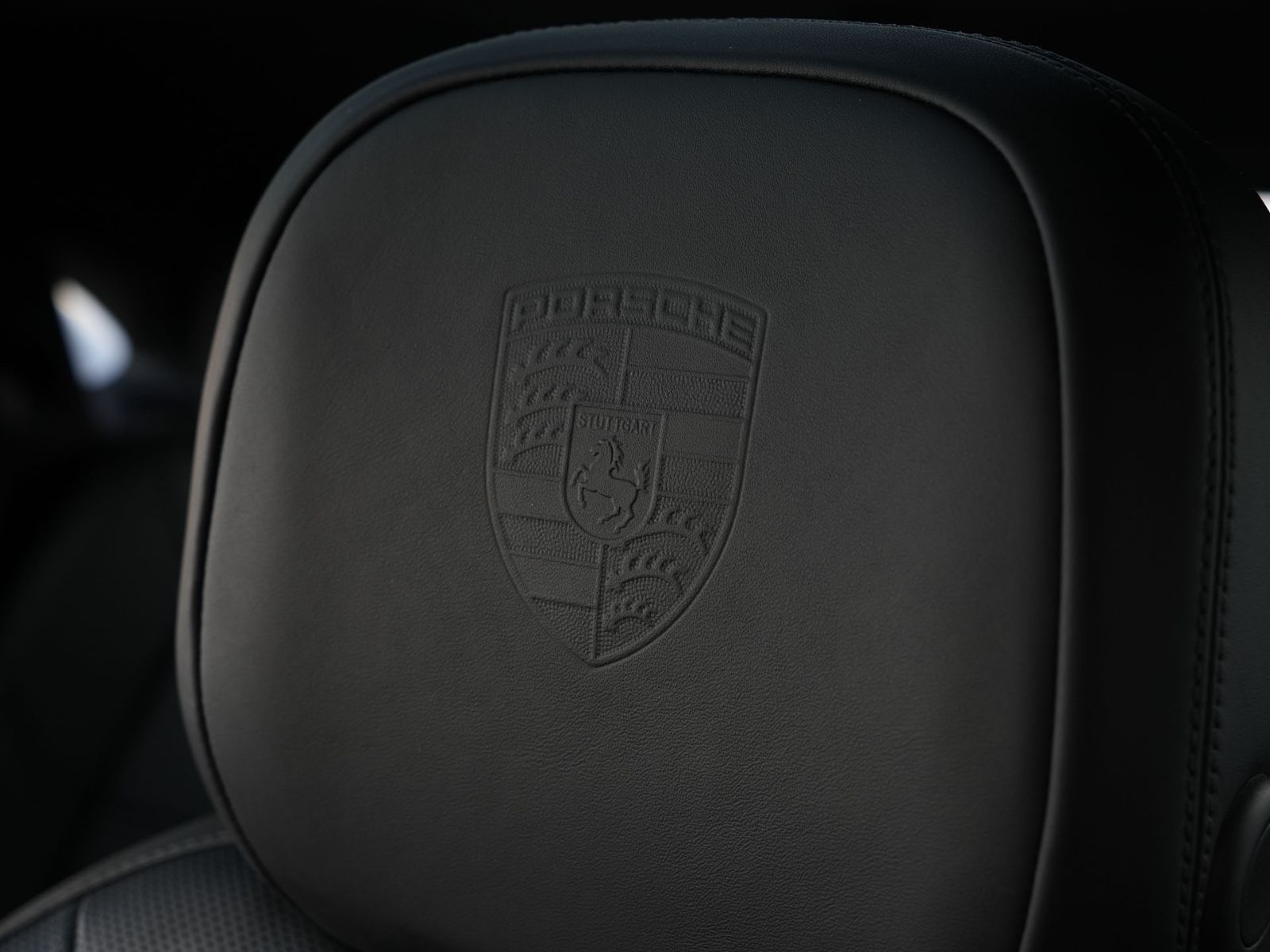Porsche E-Hybrid Coupé SPORTDESIGN-ACC-LUFTF.-PANO-VOLL