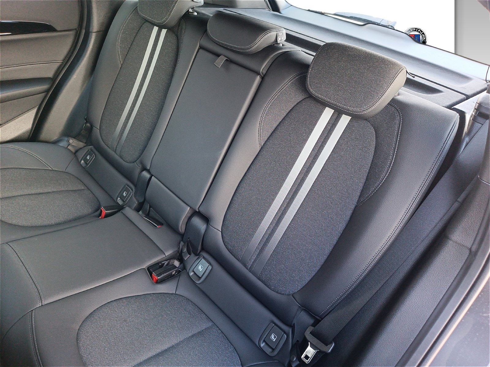 BMW X1 xDrive25e M Sportpaket - Samsaru's Car Outlet