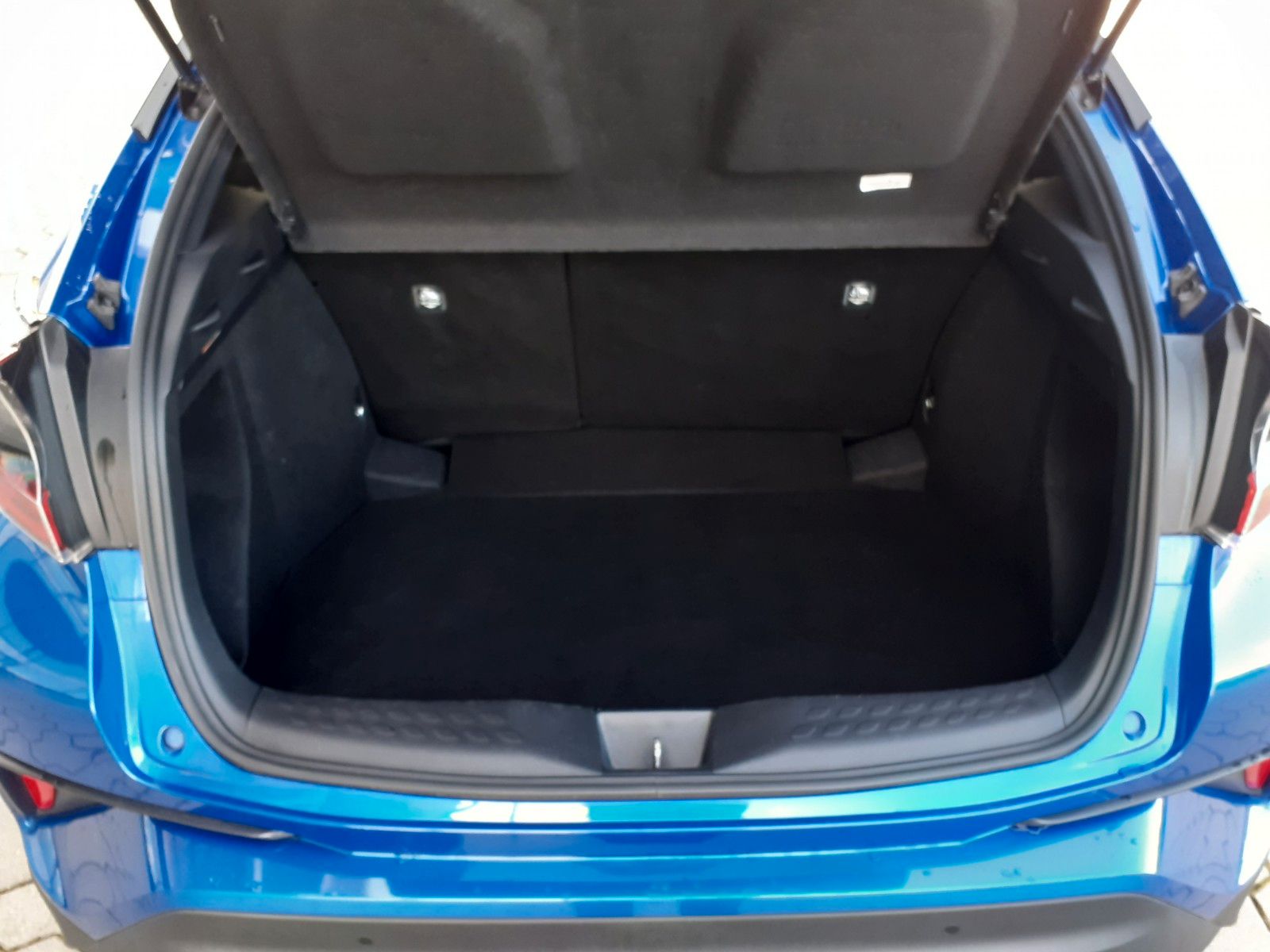 Toyota C-HR 1.8 Hybrid - Samsaru's Car Outlet