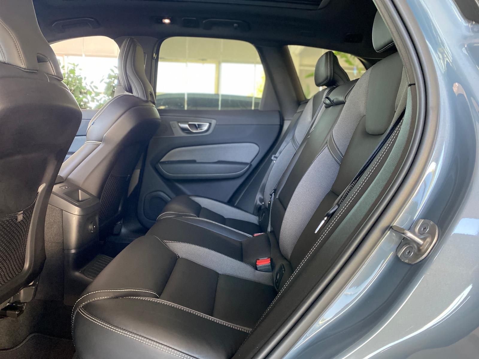 Volvo XC60 T8 Recharge Plug-In Hybrid AWD R Design