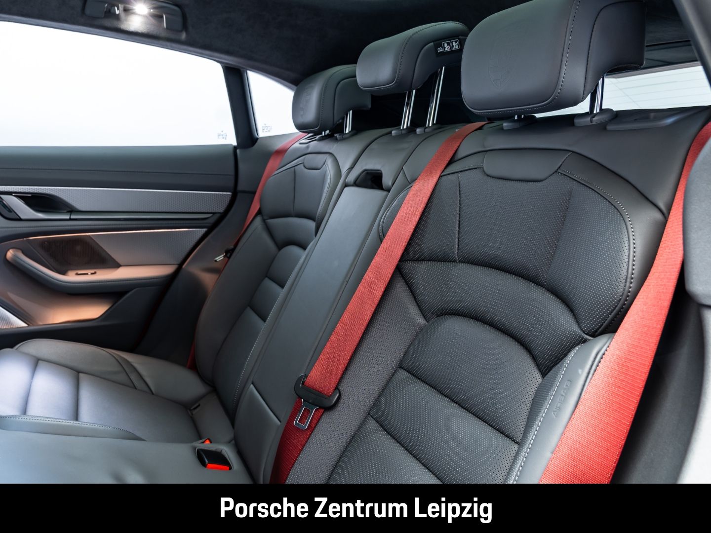 Porsche Taycan Turbo S Cross Turismo Burmester PCCB