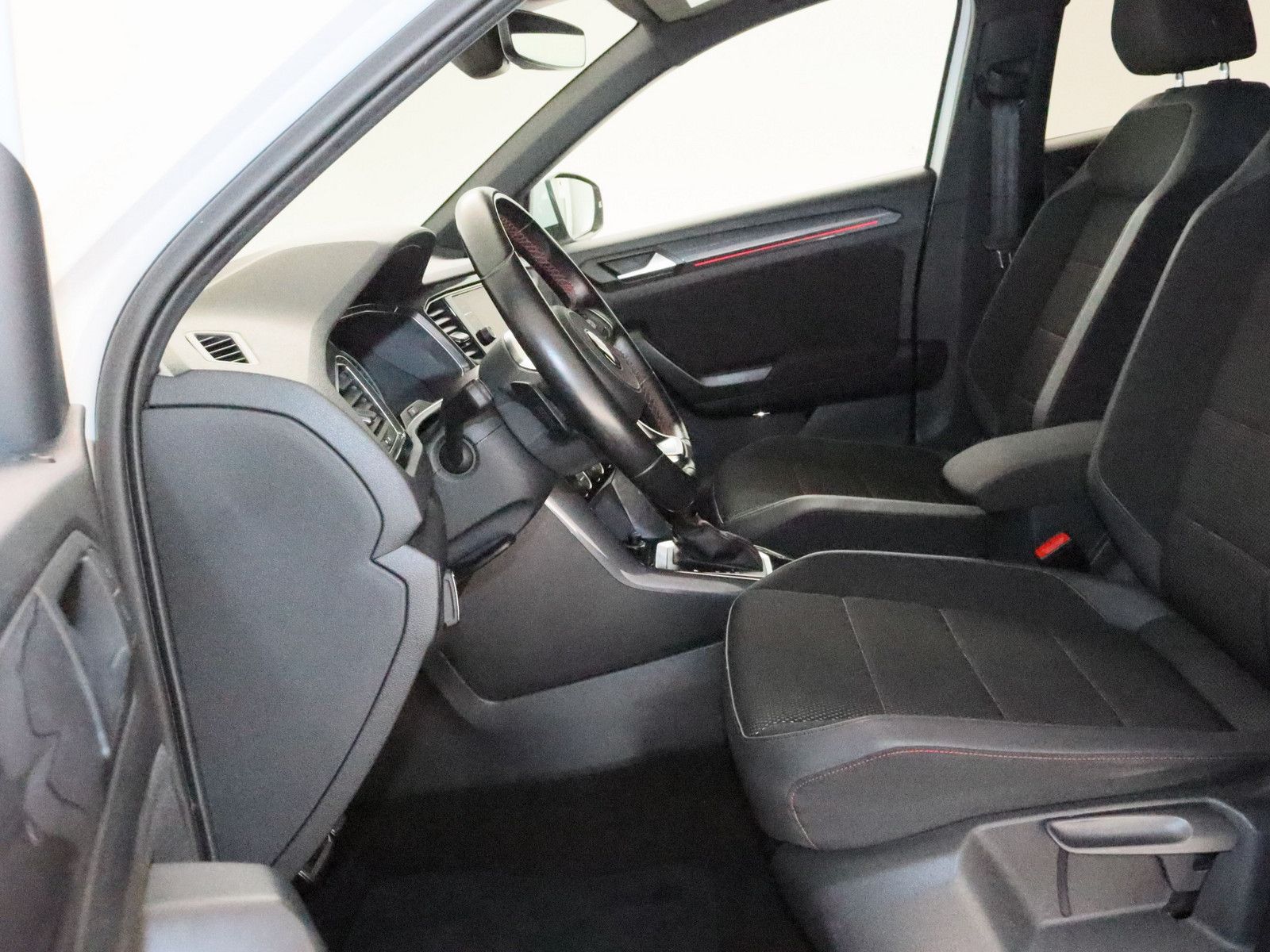 Volkswagen T-Roc 1.5 TSI Sport - Samsaru's Car Outlet