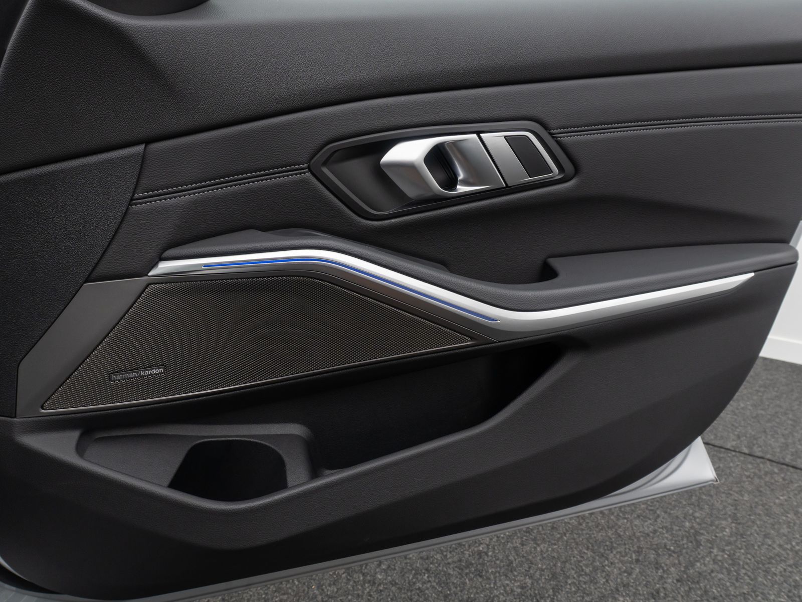 BMW 320d SportLine - Samsaru's Car Outlet
