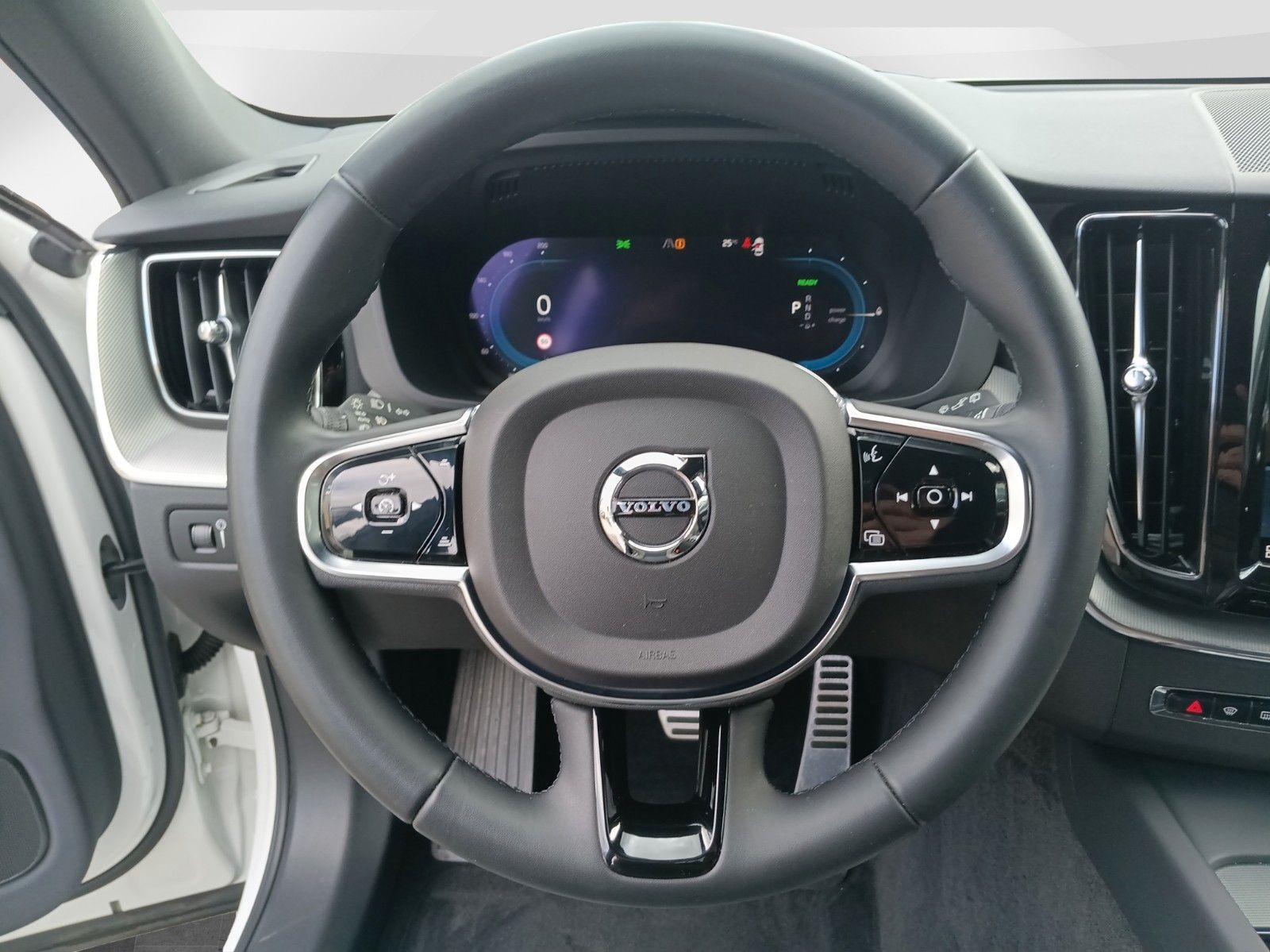 Volvo XC60 T6 Recharge R-Design AWD - Samsaru's Car Outlet