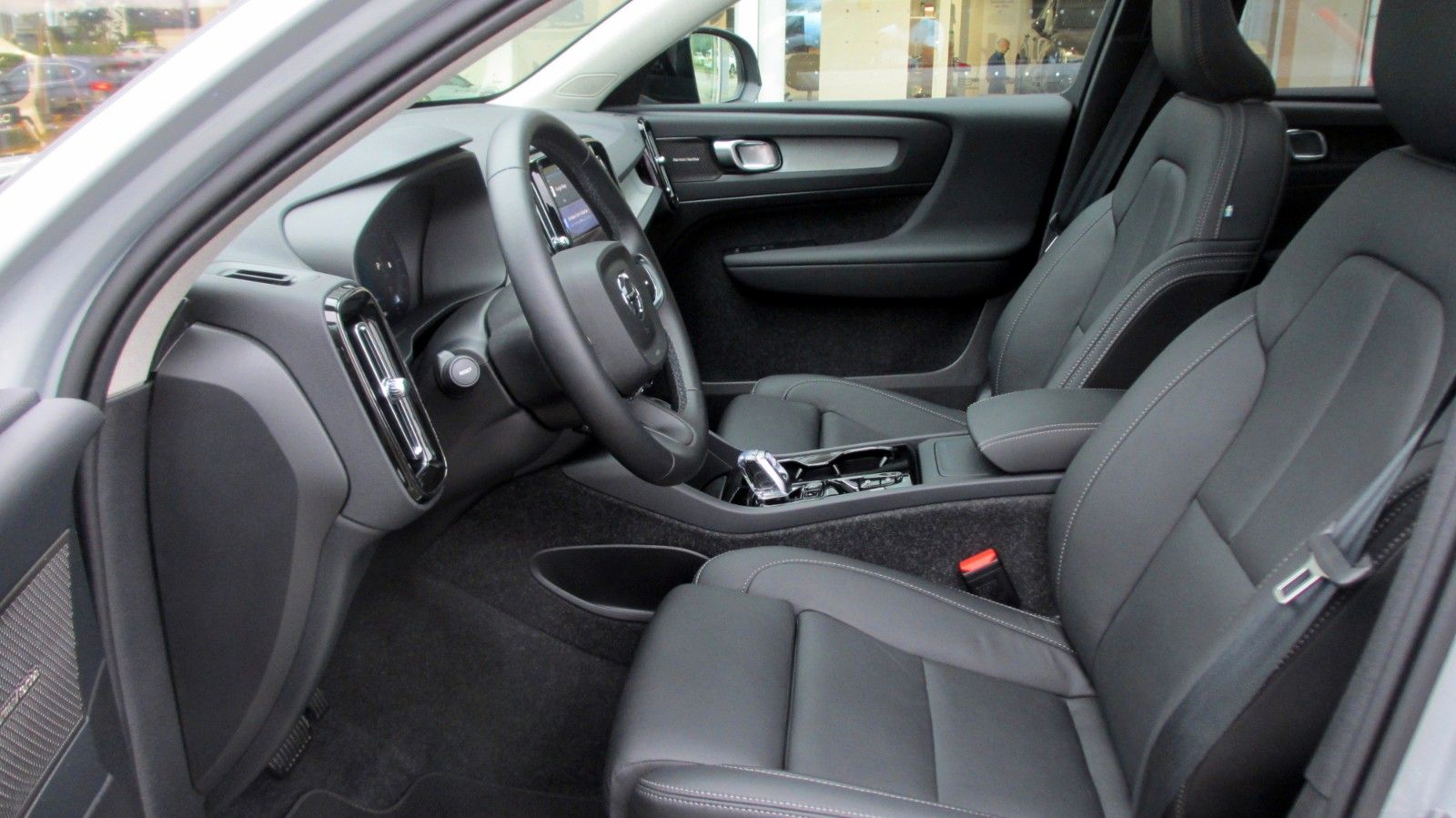 Volvo XC40 B3 Plus Dark 2WD +LEDER+PANO+360°+PIXEL+AHK