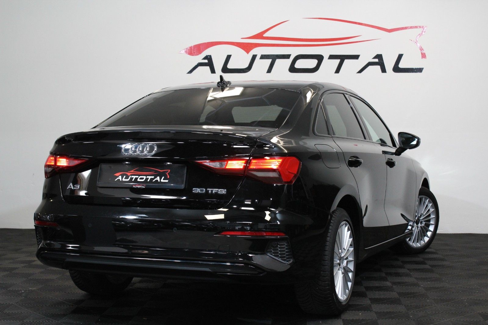 Audi A3*Limousine*30 TFSI*Advanced*Automatik*LED*Navi