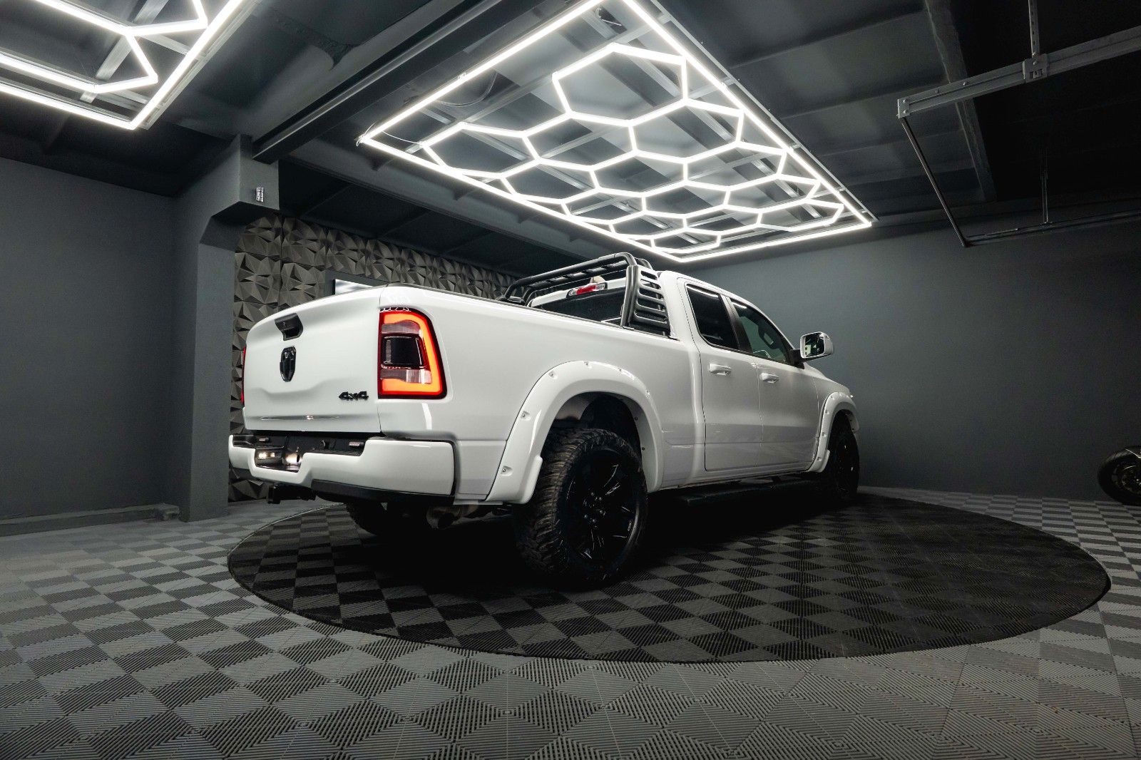 Dodge RAM 5.7 V8 HEMI 4x4 OFFROAD LONGBED Limited 19%