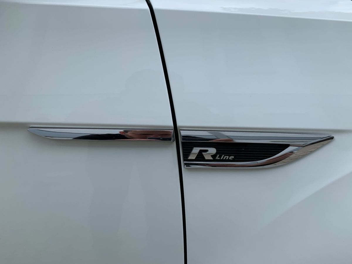 Volkswagen T-Roc 2.0 TSI 4M DSG R-LINE - Samsaru's Car Outlet