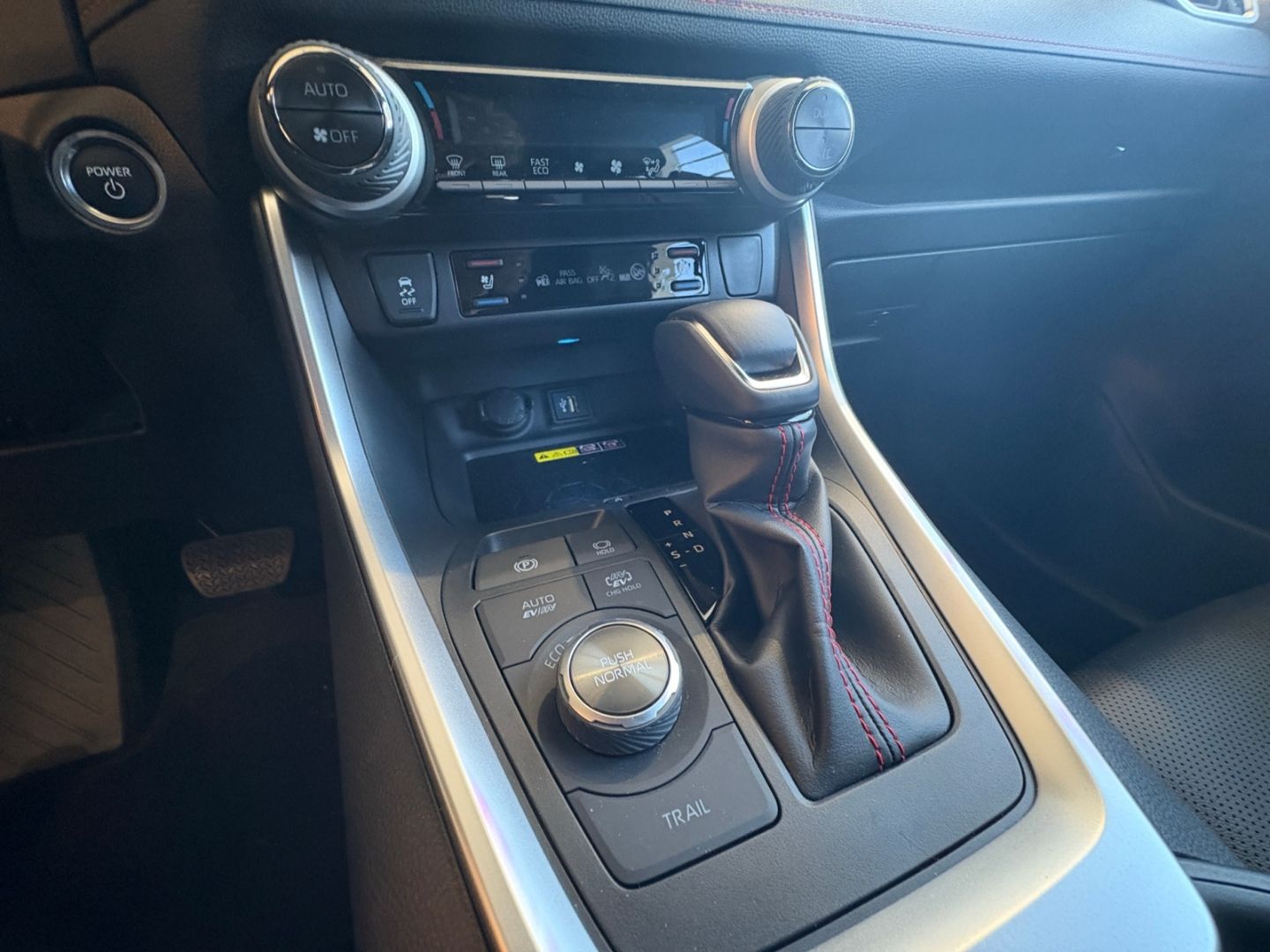 Toyota RAV 4 Plug-in-Hybrid Style 8 Fach bereift