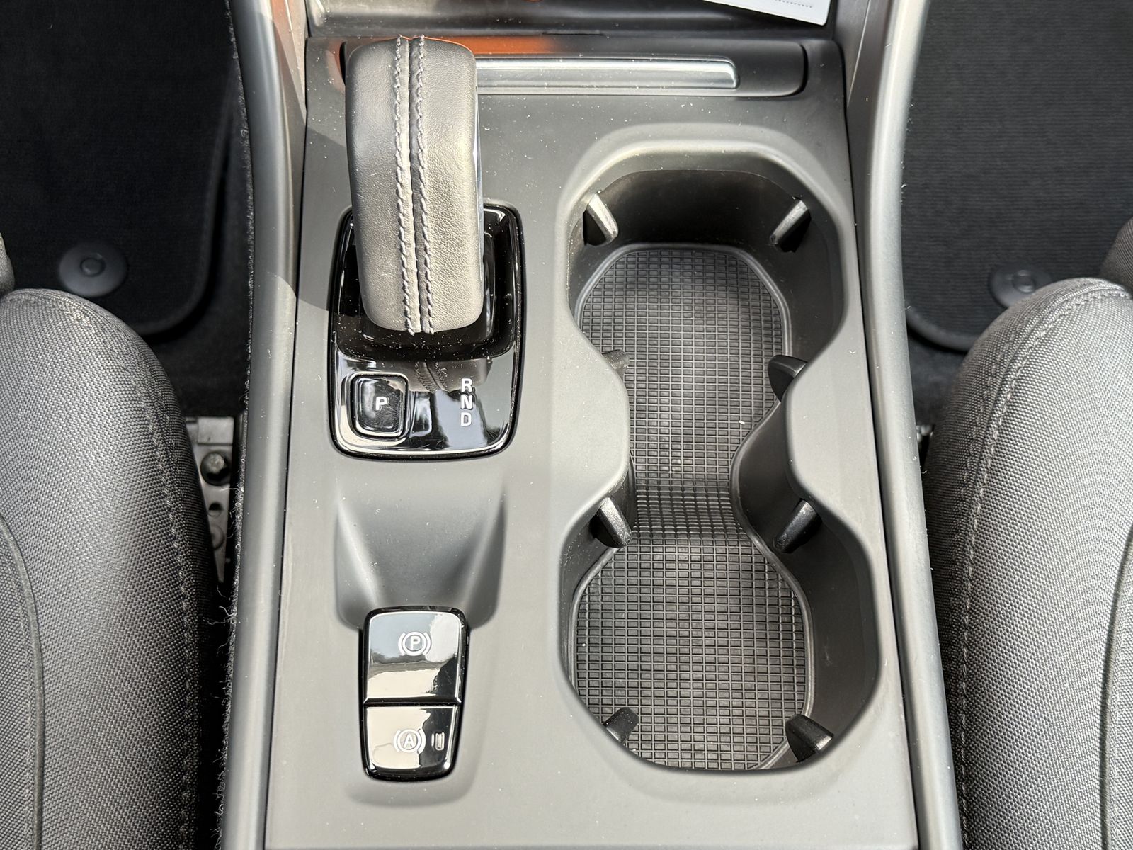 Volvo XC40 R Design Expression Recharge Plug-In Hybrid