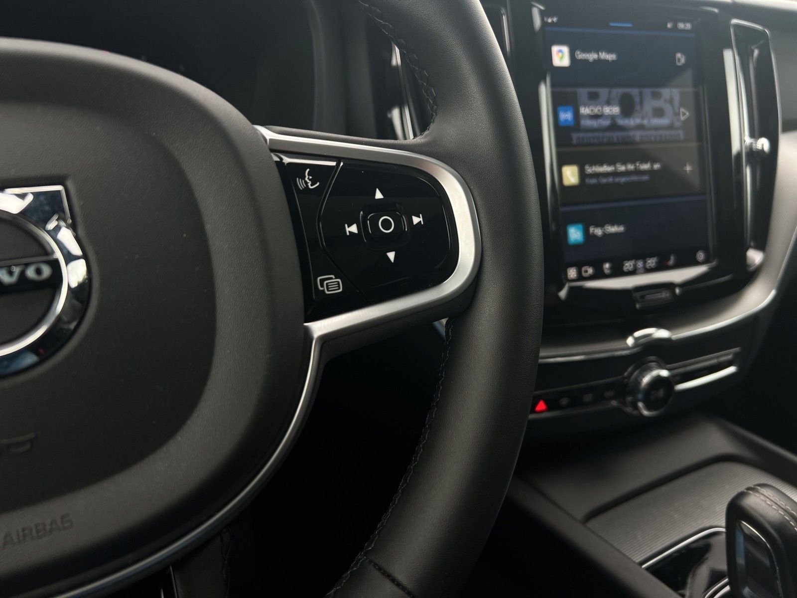 Volvo XC60 B4 D AWD R Design - Samsaru's Car Outlet