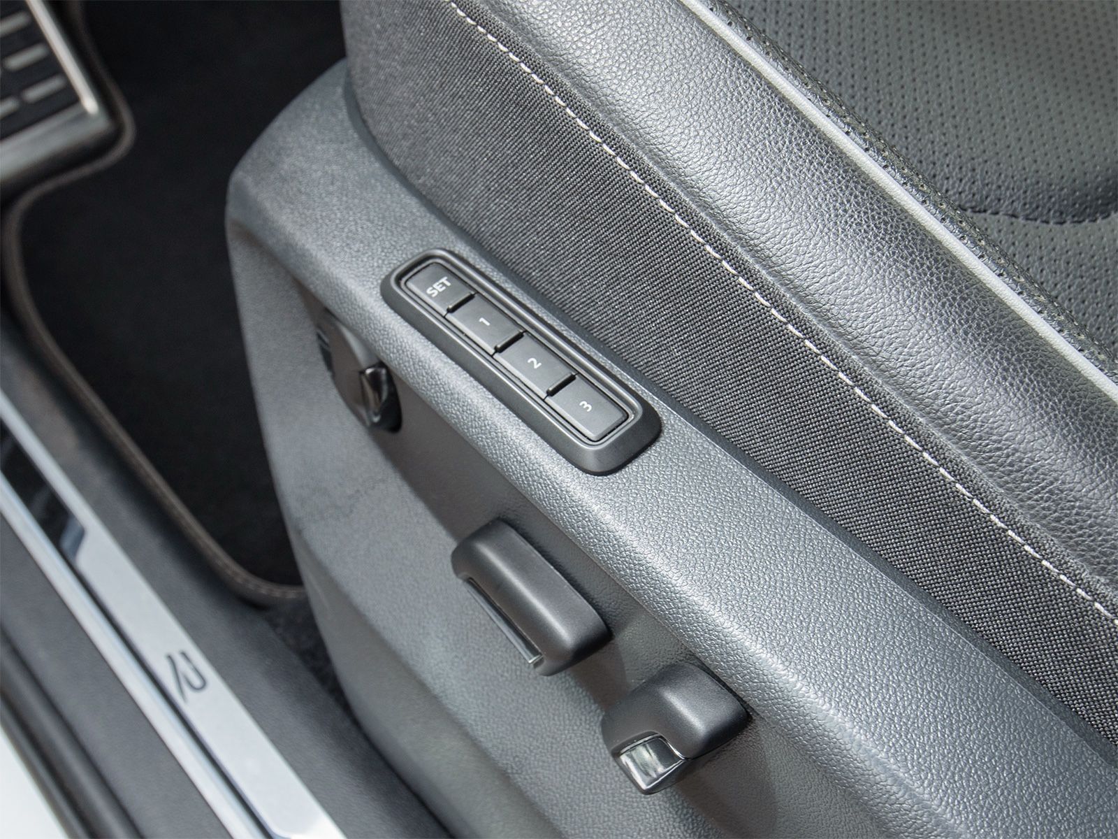 Volkswagen Tiguan Allspace R-Line 4M 7-Sitzer 360°MEGAVOLL
