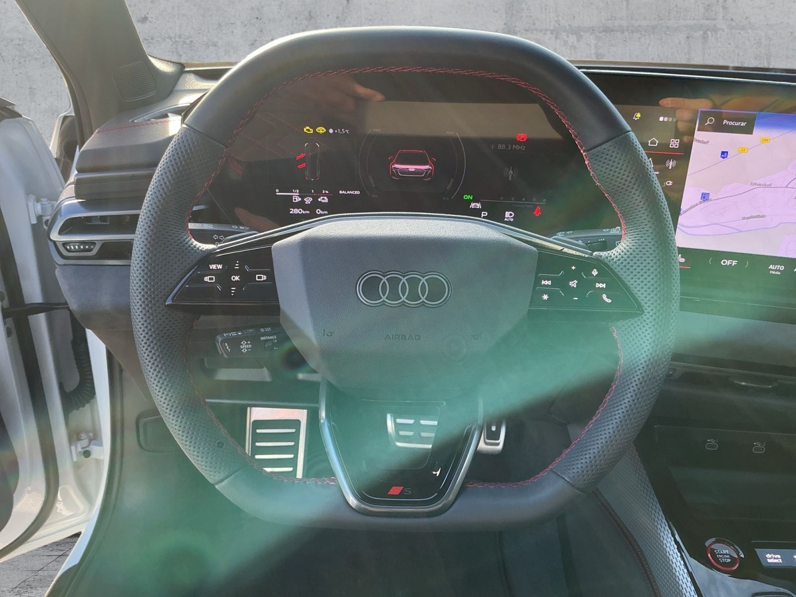 Audi A5 Avant e-hybrid 220kW S-LINE MATRIX+AHK+PANO