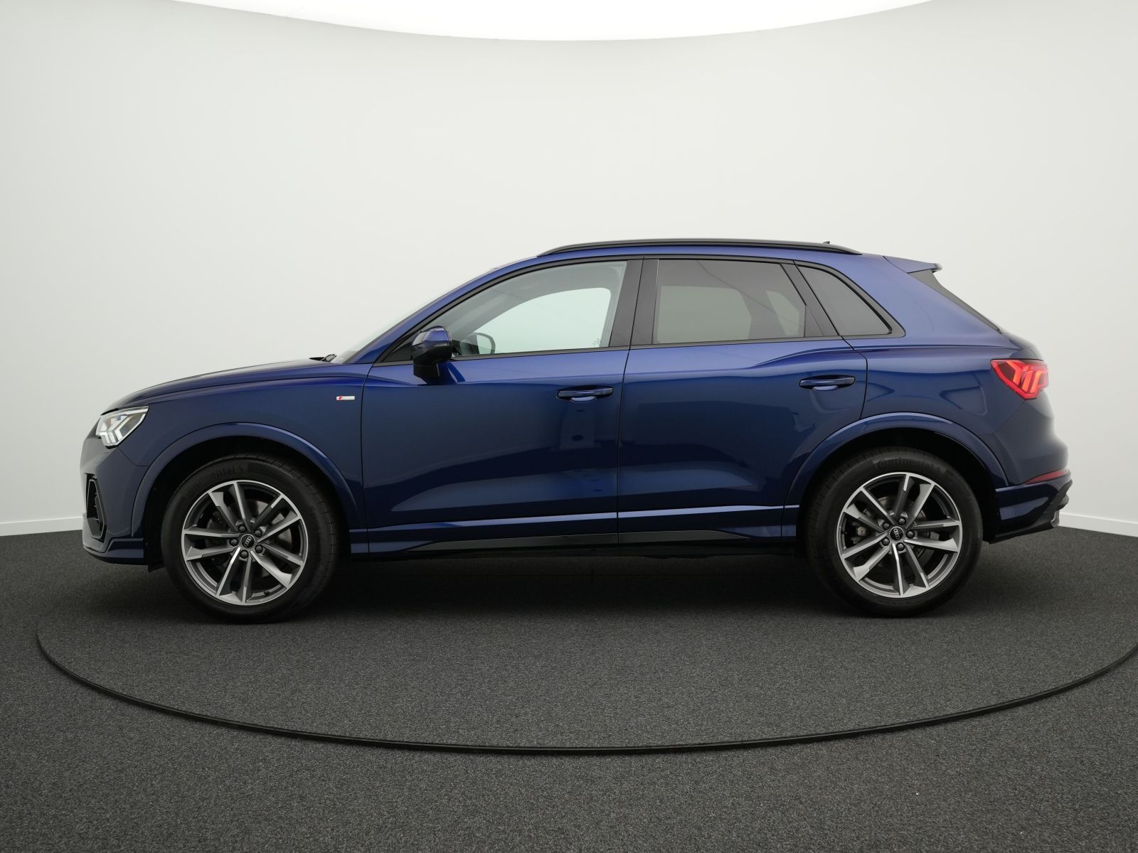 Audi Q3 40 TFSI quattro S line - Samsaru's Car Outlet