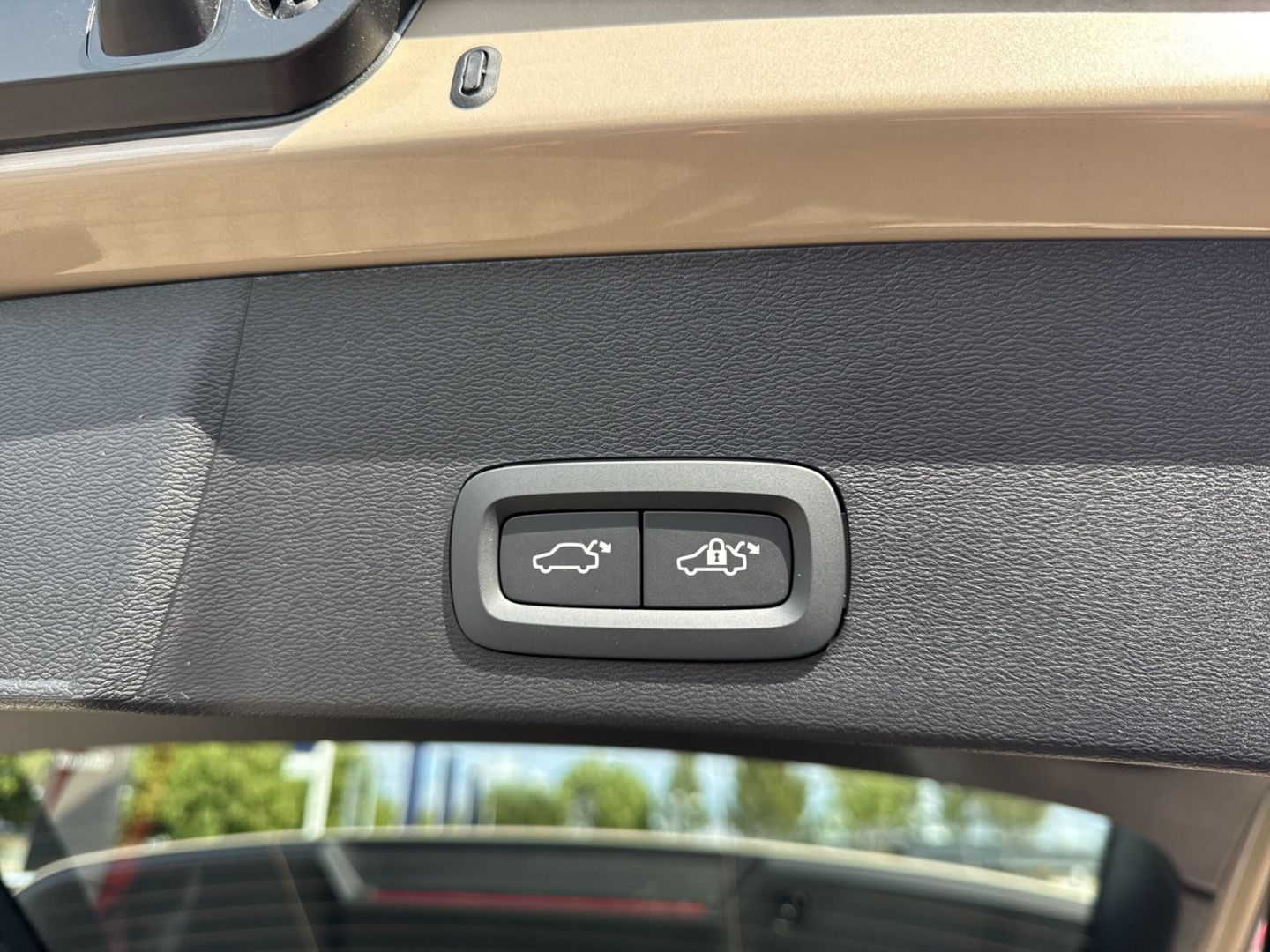 Volvo XC40 Core B3 - Samsaru's Car Outlet