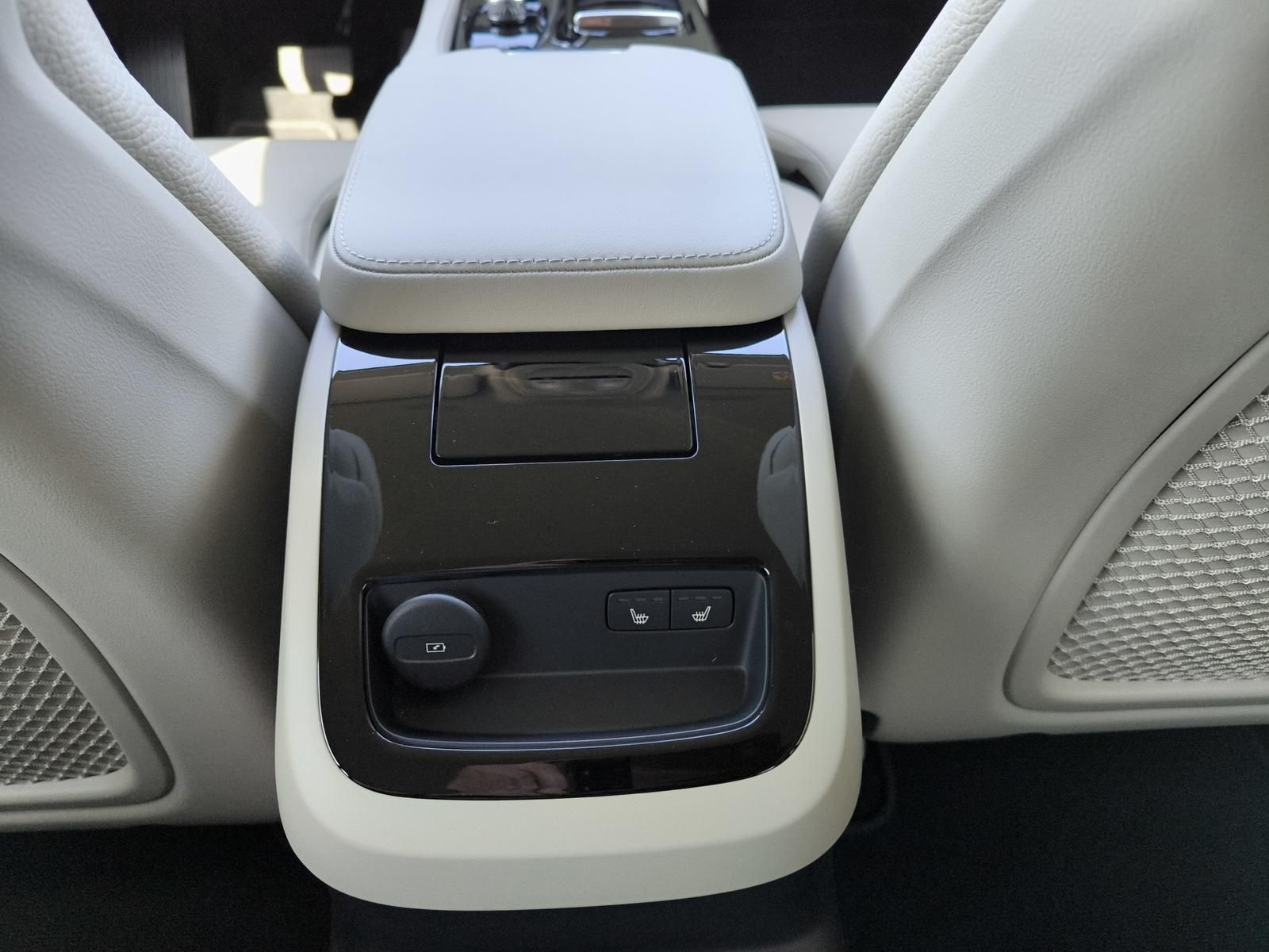 Volvo V60 T6 Recharge Plus Dark Plug-In Hybrid AWD