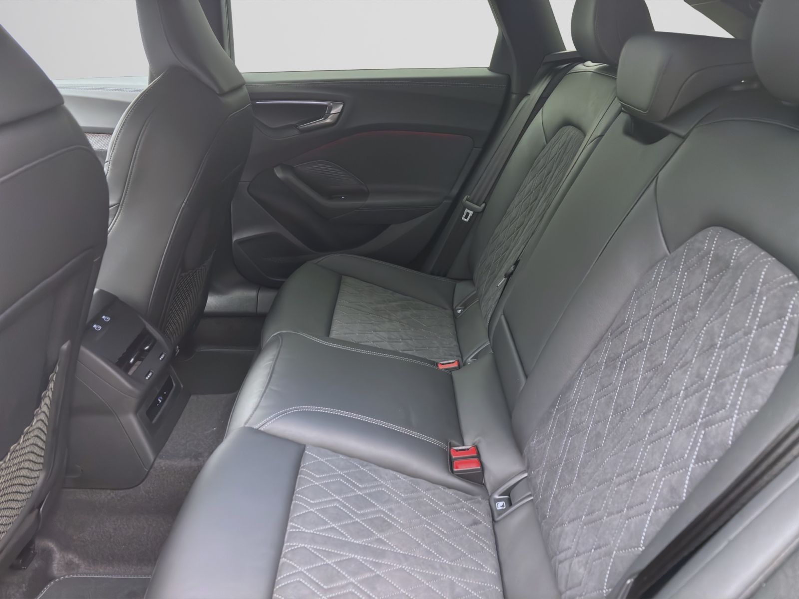 Audi A5 Avant TDI Q S LINE MATRIX AHK NAVI 20LM