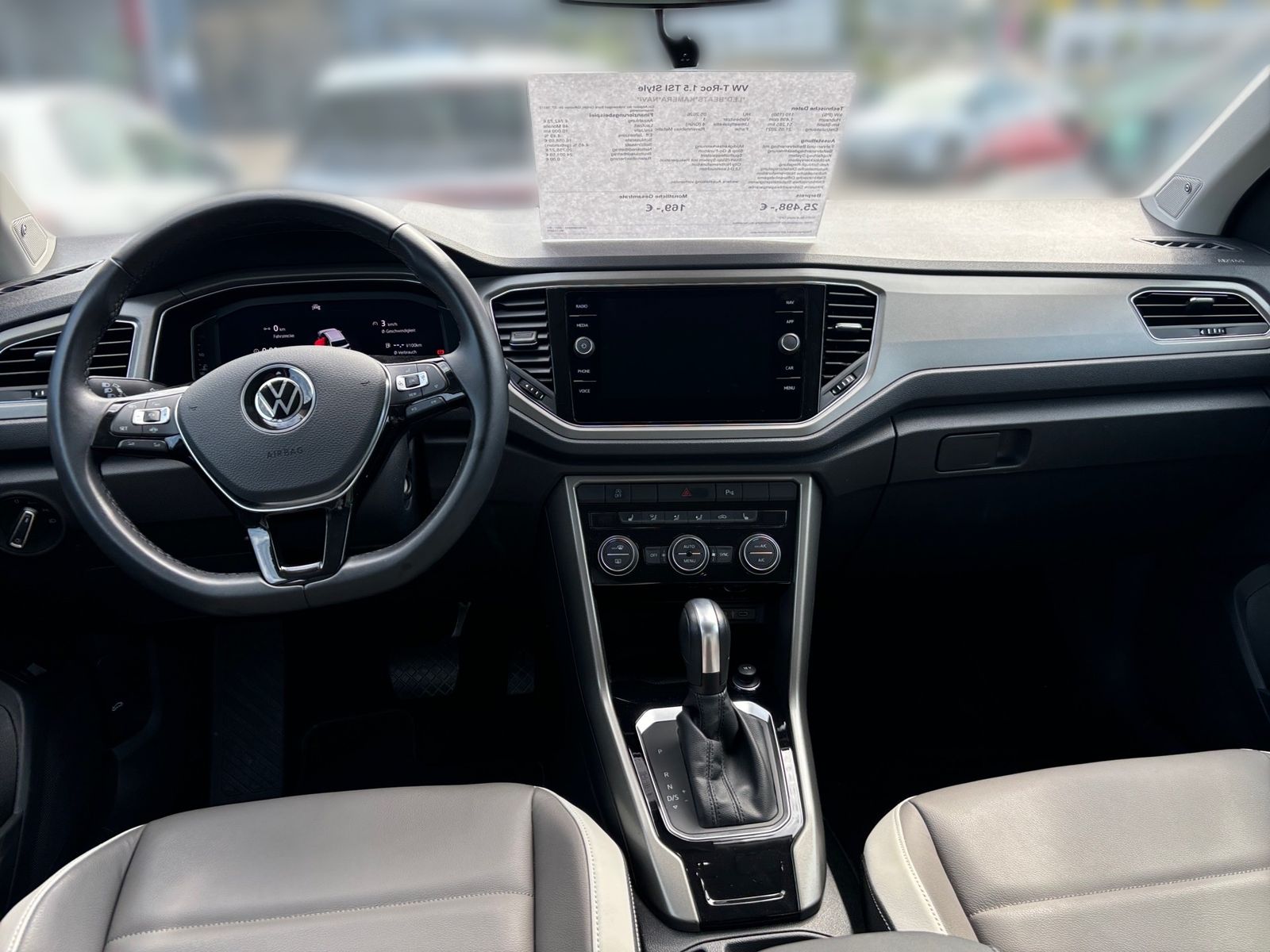 Volkswagen T-Roc 1.5 TSI Style - Samsaru's Car Outlet