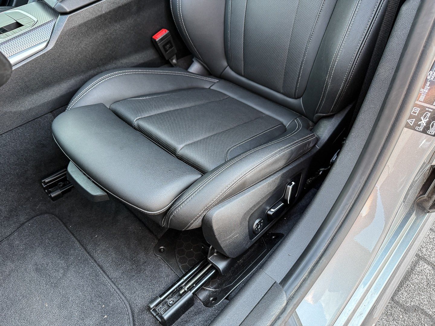 BMW 330d xDrive M-Sport AHK PANO DA PA+ 360 ACC
