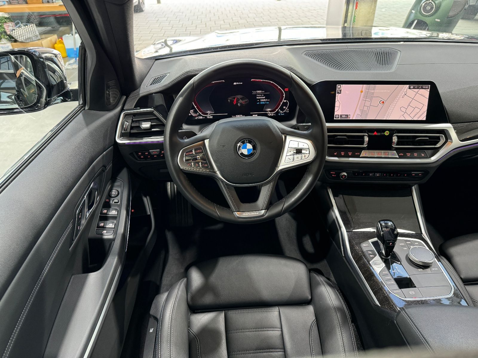 BMW 330 e Luxury Line Individual - Samsaru's Car Outlet