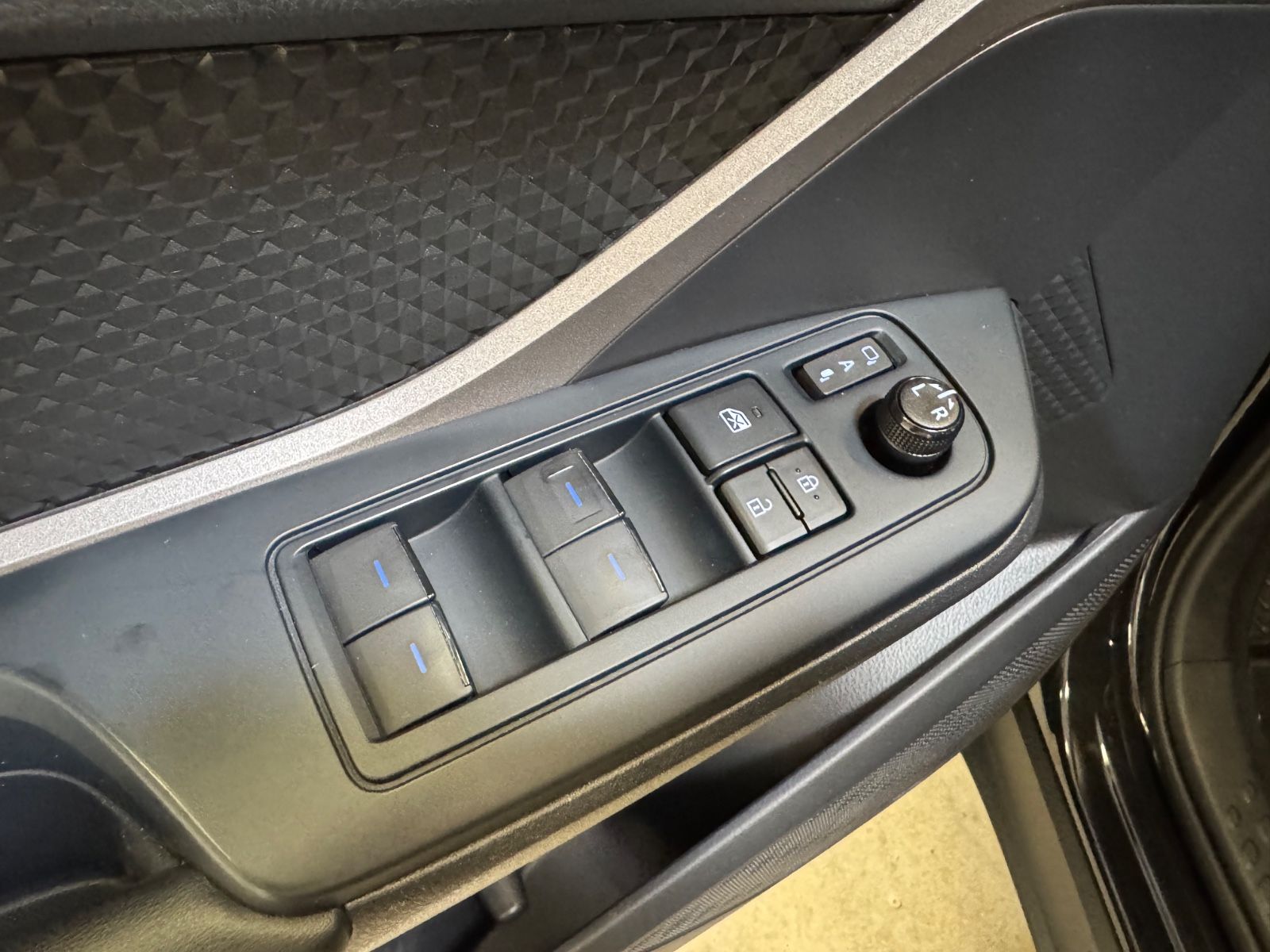 Toyota C-HR 2.0 Hybrid Business Edition - Samsaru's Car Outlet