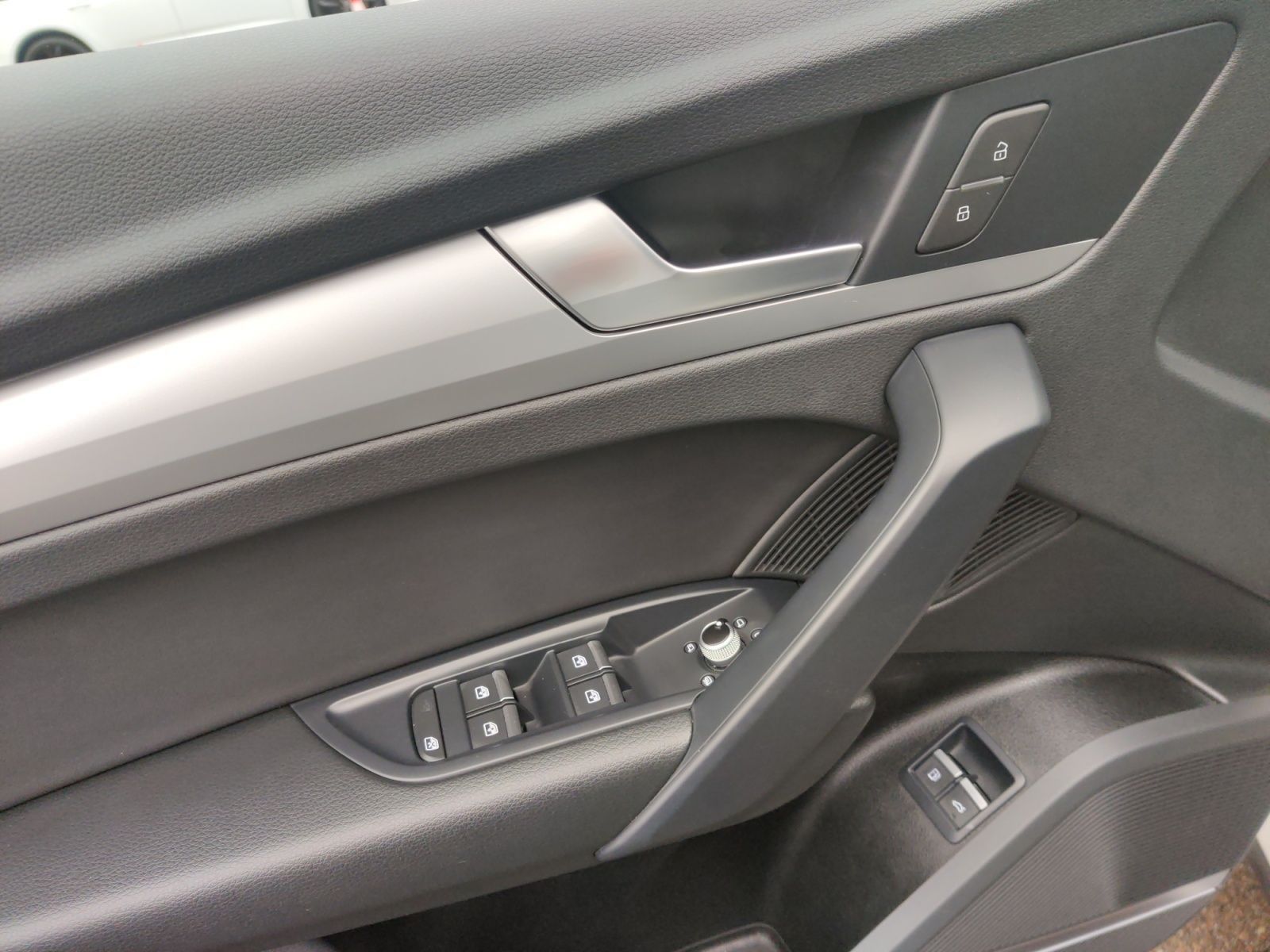 Audi Q5 55 TFSI e q. S-Tronic S-Line - Samsaru's Car Outlet