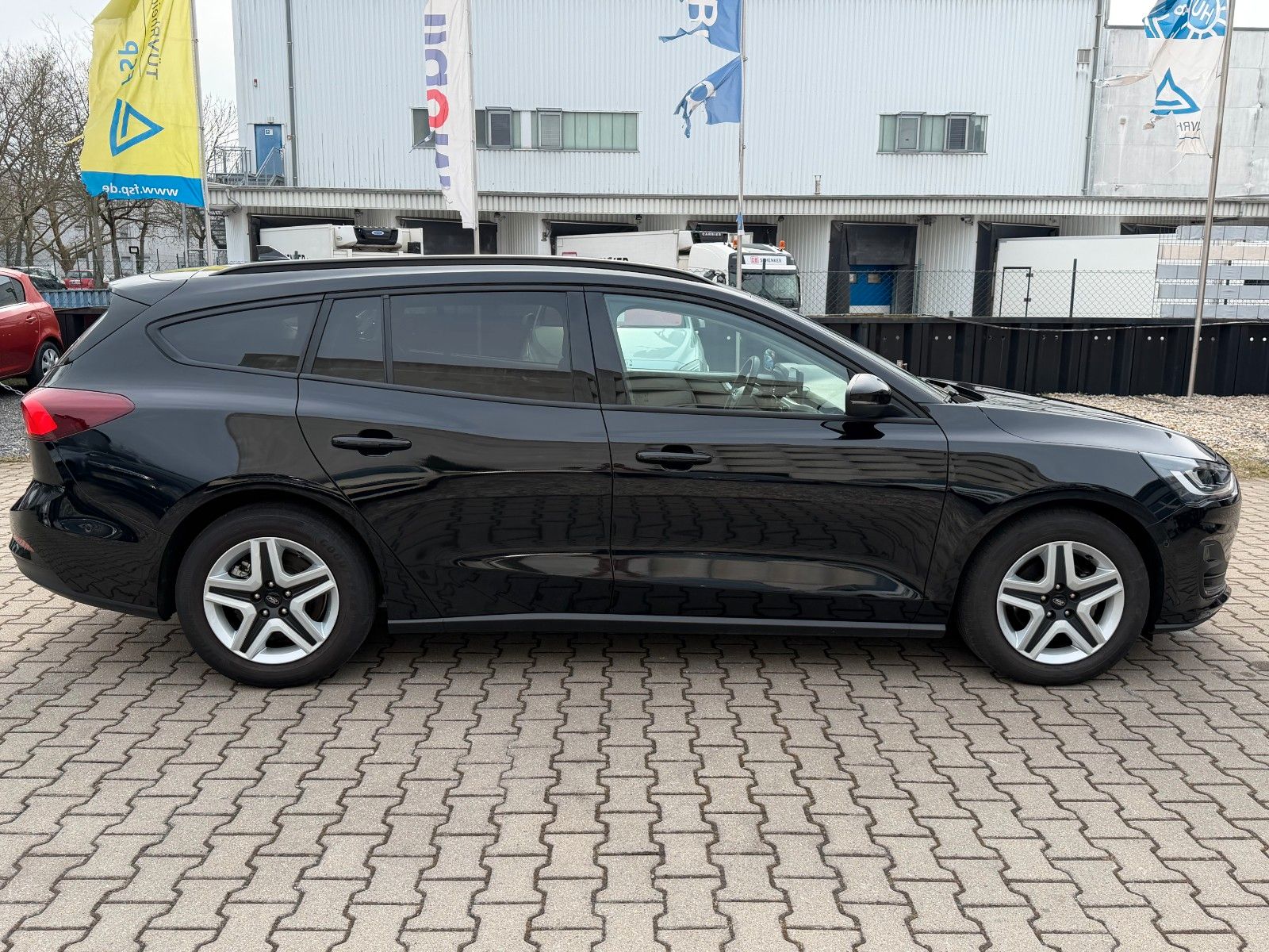 Ford Focus Turnier Cool & Connect*Autom*LED*AHK*Face