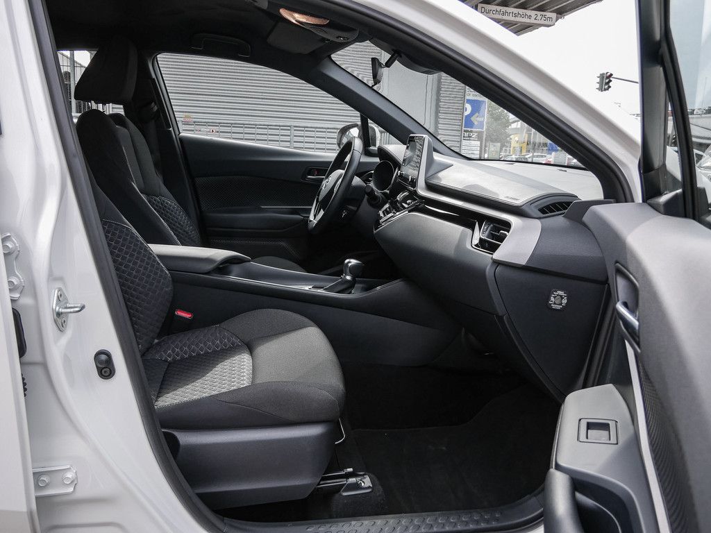 Toyota C-HR HYBRID Flow - Samsaru's Car Outlet