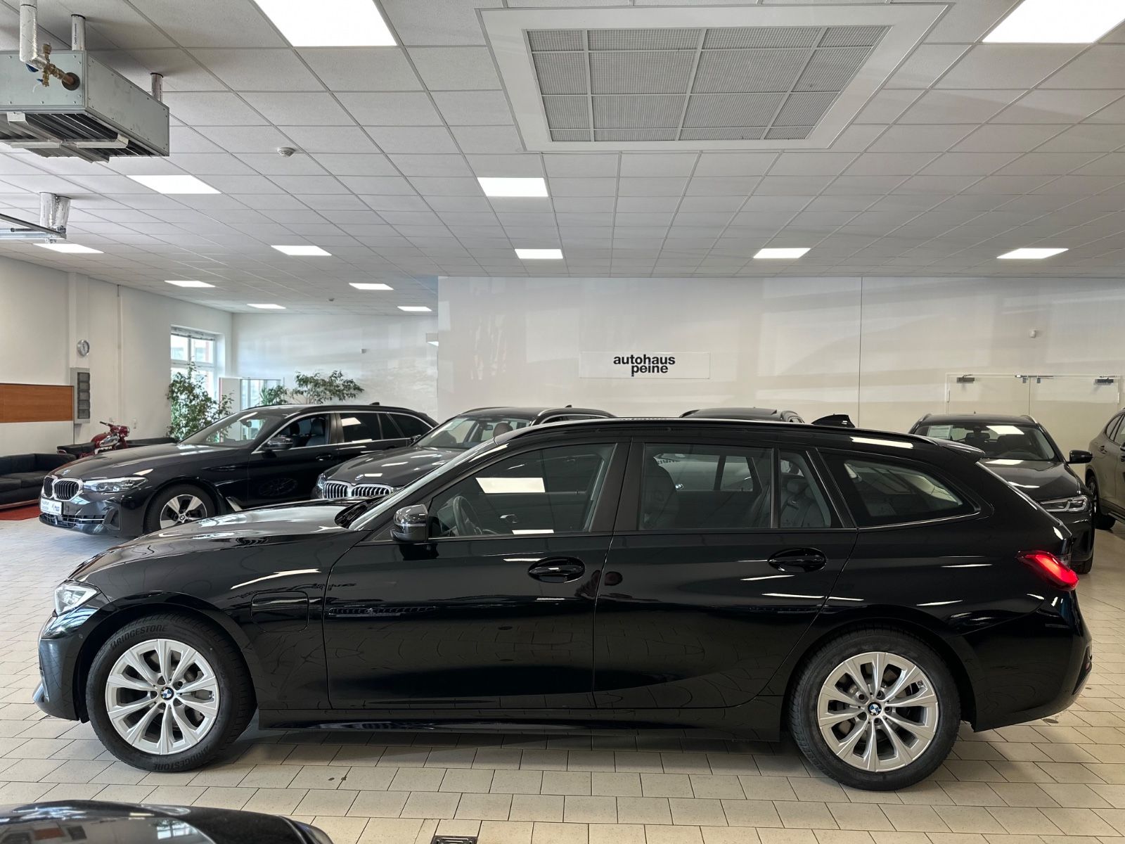 BMW 330e - Samsaru's Car Outlet