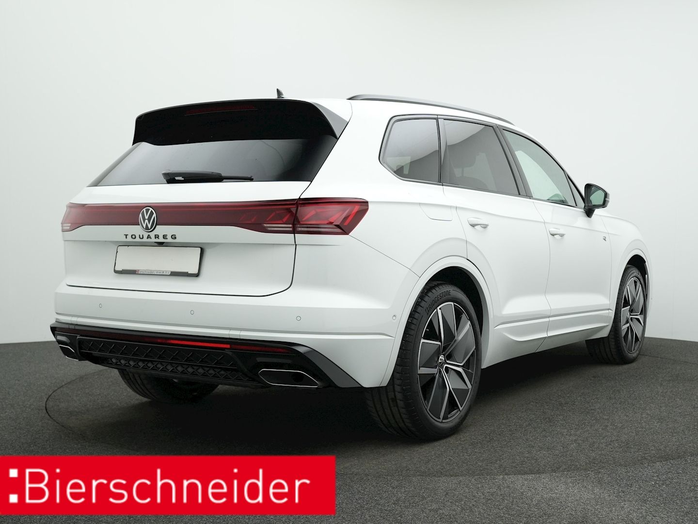 Volkswagen Touareg 3.0 TDI R-line BLACK-STYLE - Samsaru's Car Outlet