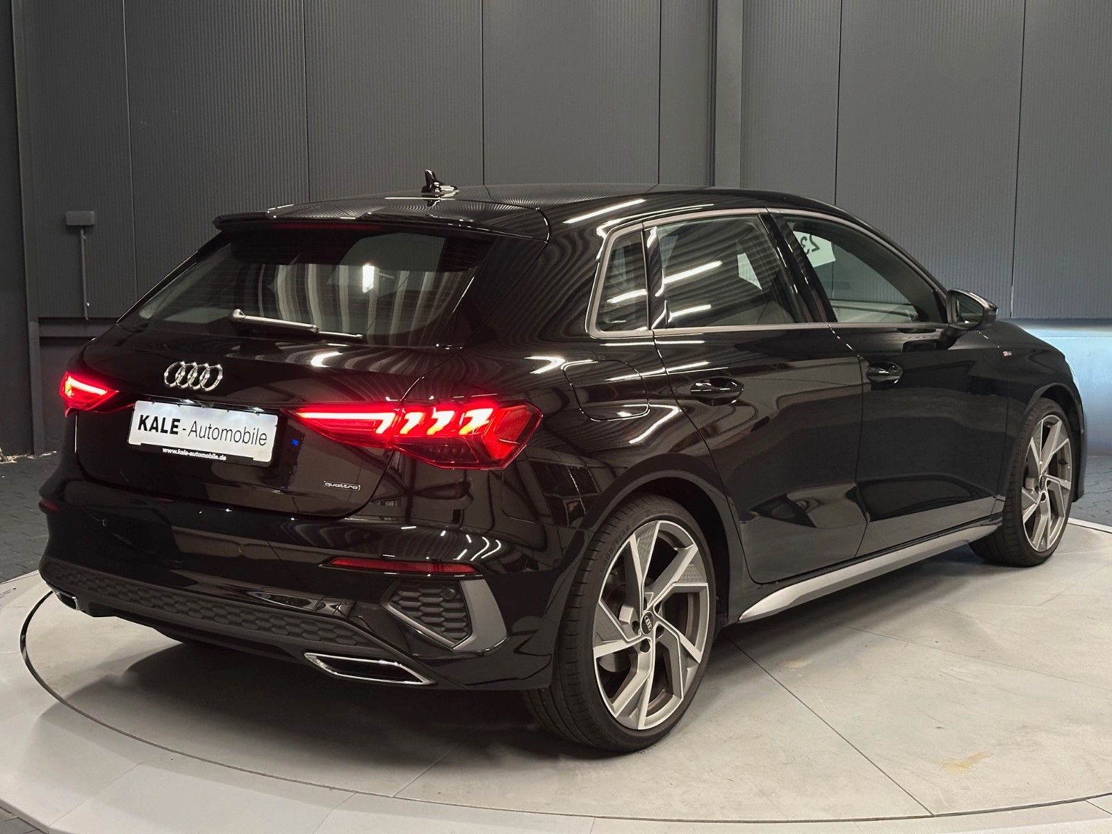 Audi A3 Sportback 40 TDI quattro S-Line*19Zoll*Matrix