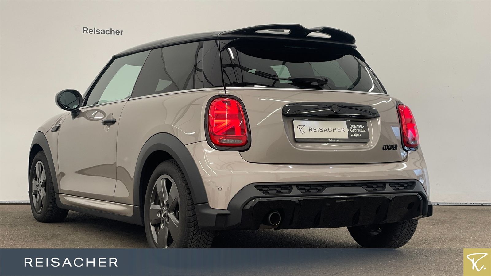 MINI Cooper A JCWTrim - Samsaru's Car Outlet