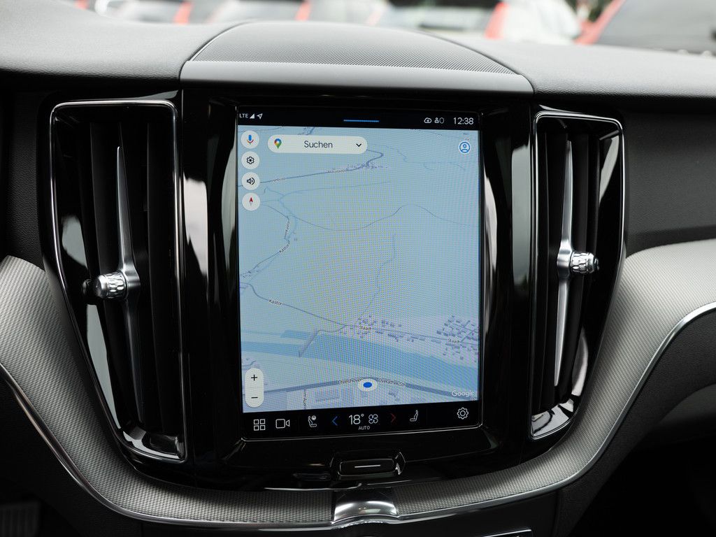 Volvo XC60 B5 AWD Plus Dark AHK KAMERA FACEL. LED PANO