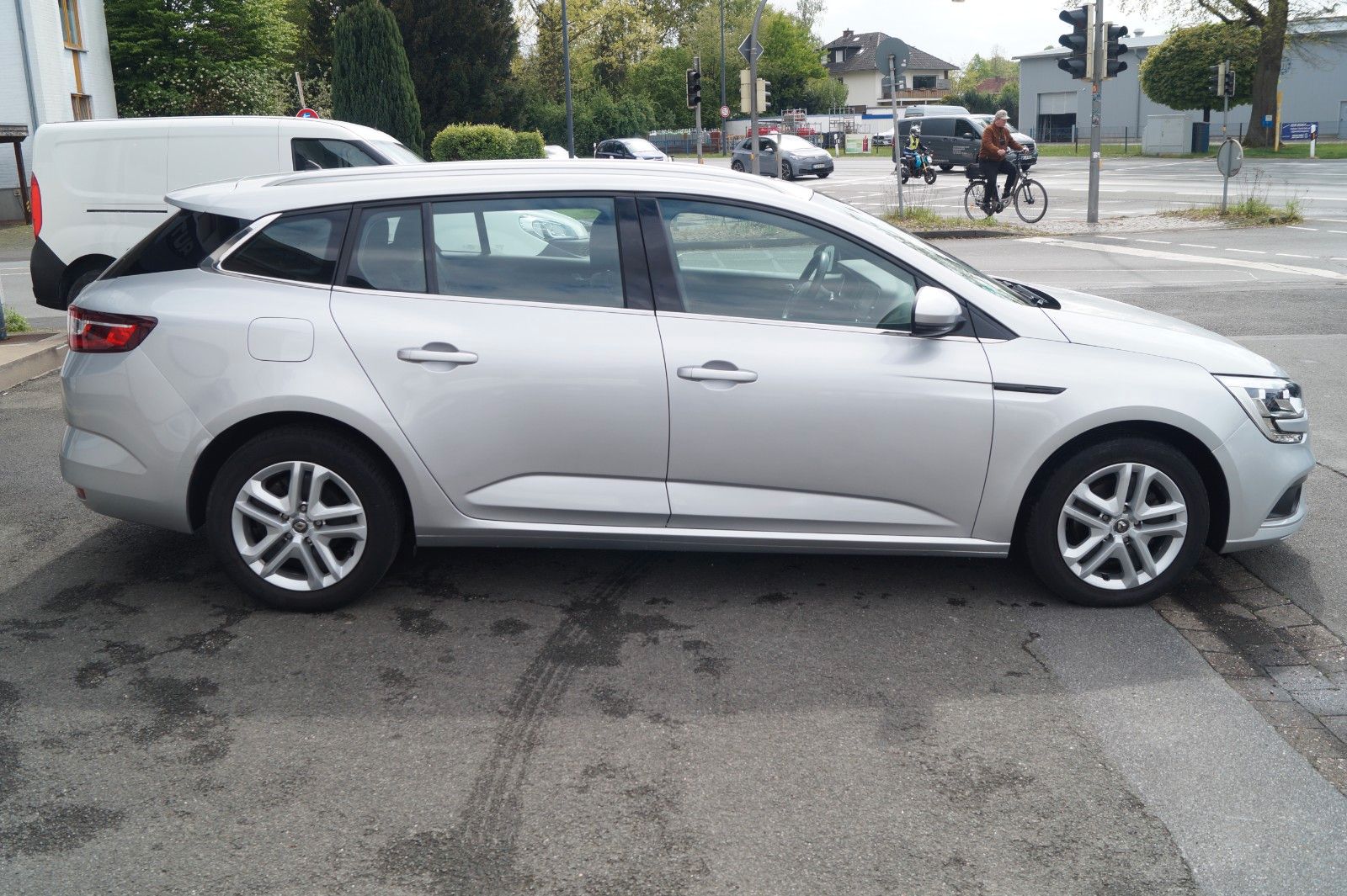 Renault Megane IV Grandtour Business Edition - Samsaru's Car Outlet