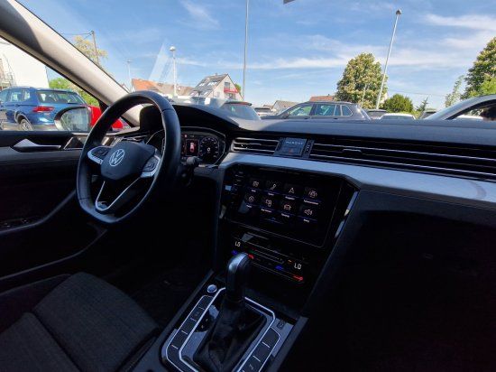 Volkswagen Passat Variant 2.0 TDI Business DSG - Samsaru's Car Outlet