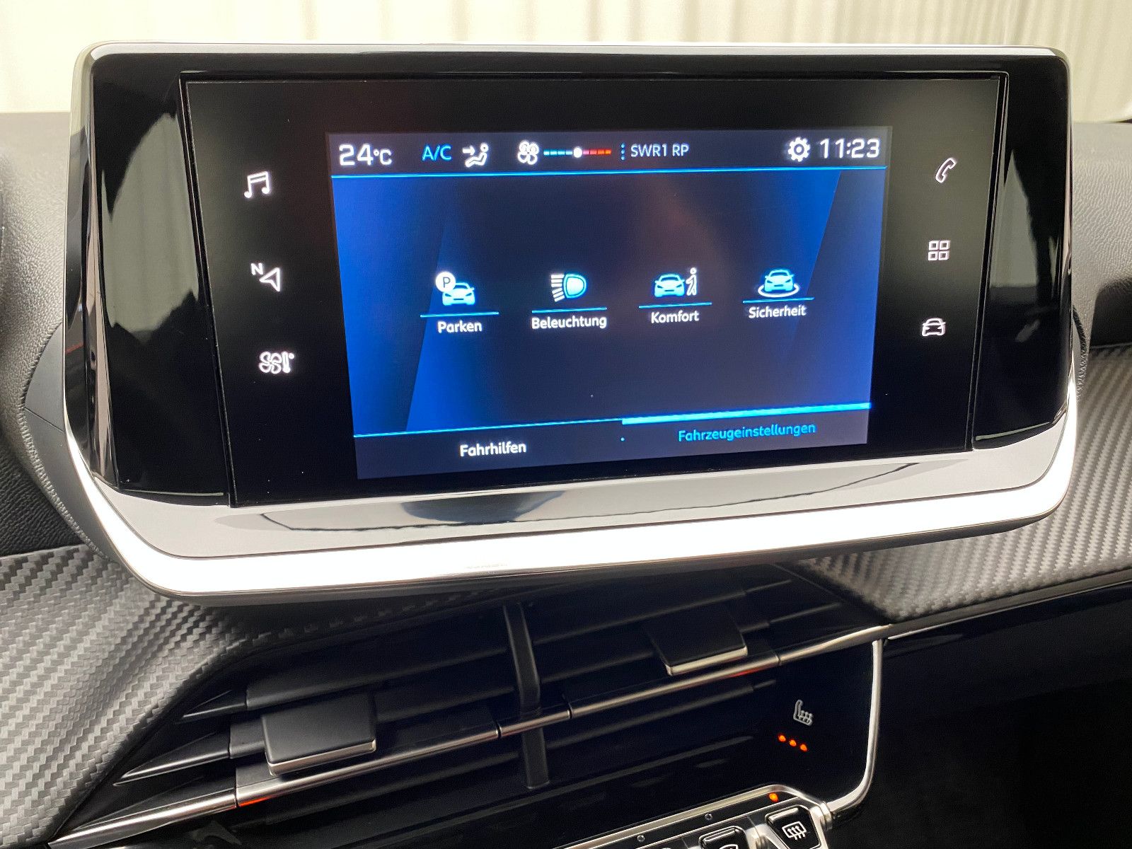 Peugeot 208 Active Pack 1.2 Automatik - Samsaru's Car Outlet