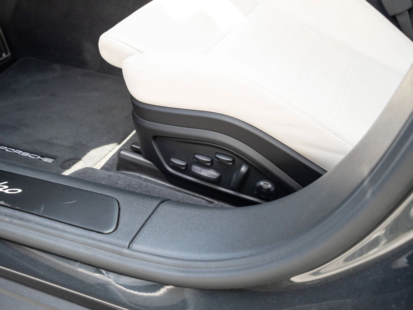 Porsche Panamera Turbo E-Hybrid Surround View Nachtsicht