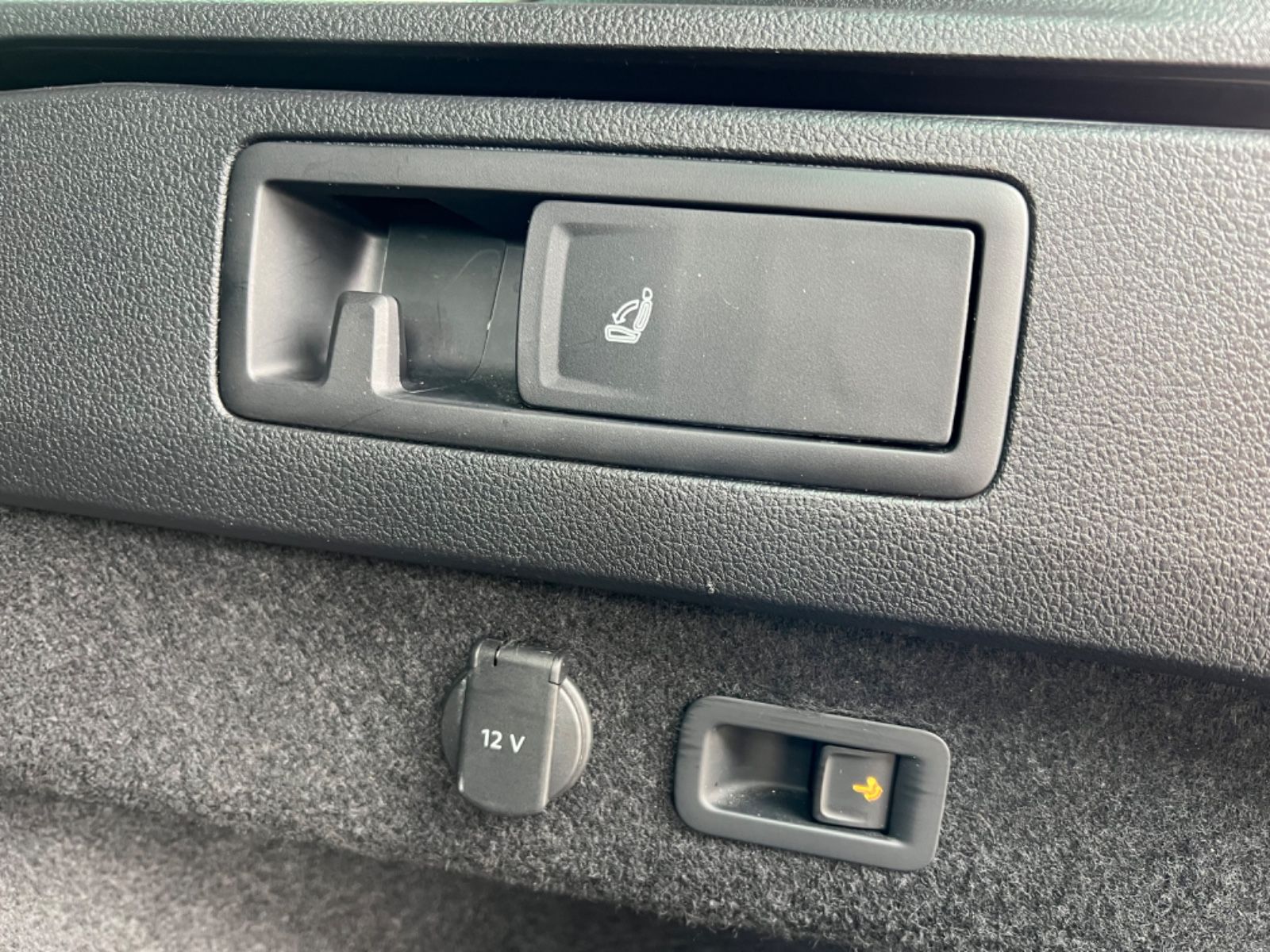 Volkswagen Passat 2.0 TDI - Samsaru's Car Outlet