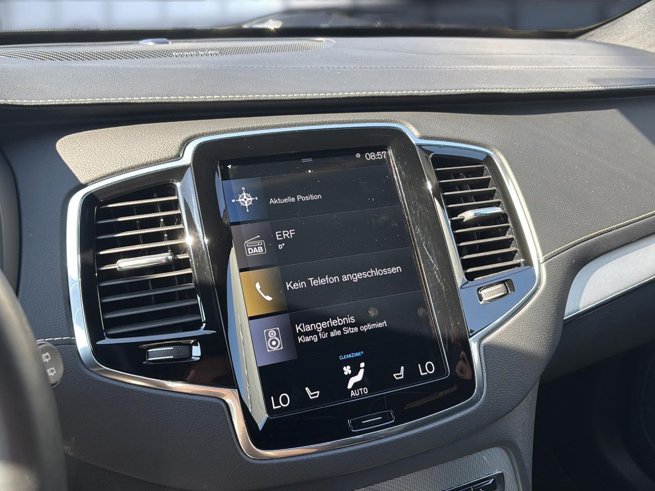 Volvo XC 90 R Design Recharge Plug-In Hybrid AWD - Samsaru's Car Outlet