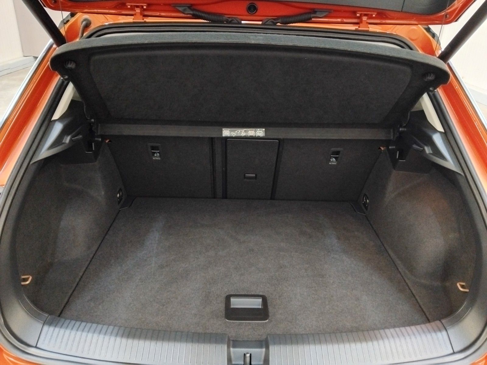 Volkswagen T-Roc 1.5 TSI United - Samsaru's Car Outlet